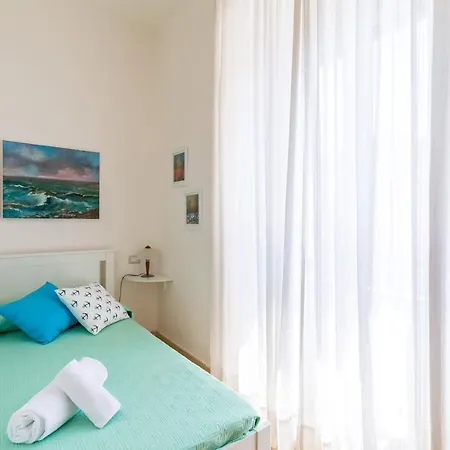 Apartment Rione Emanuele Iii - 4 Bedroom Naples