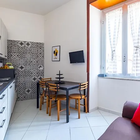 Rione Emanuele Iii - 4 Bedroom Apartment Naples