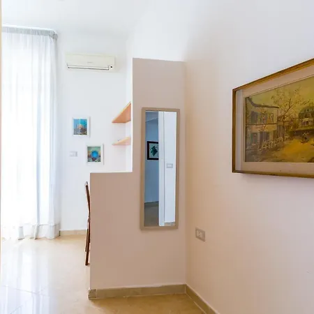 Apartment Rione Emanuele Iii - 4 Bedroom Naples
